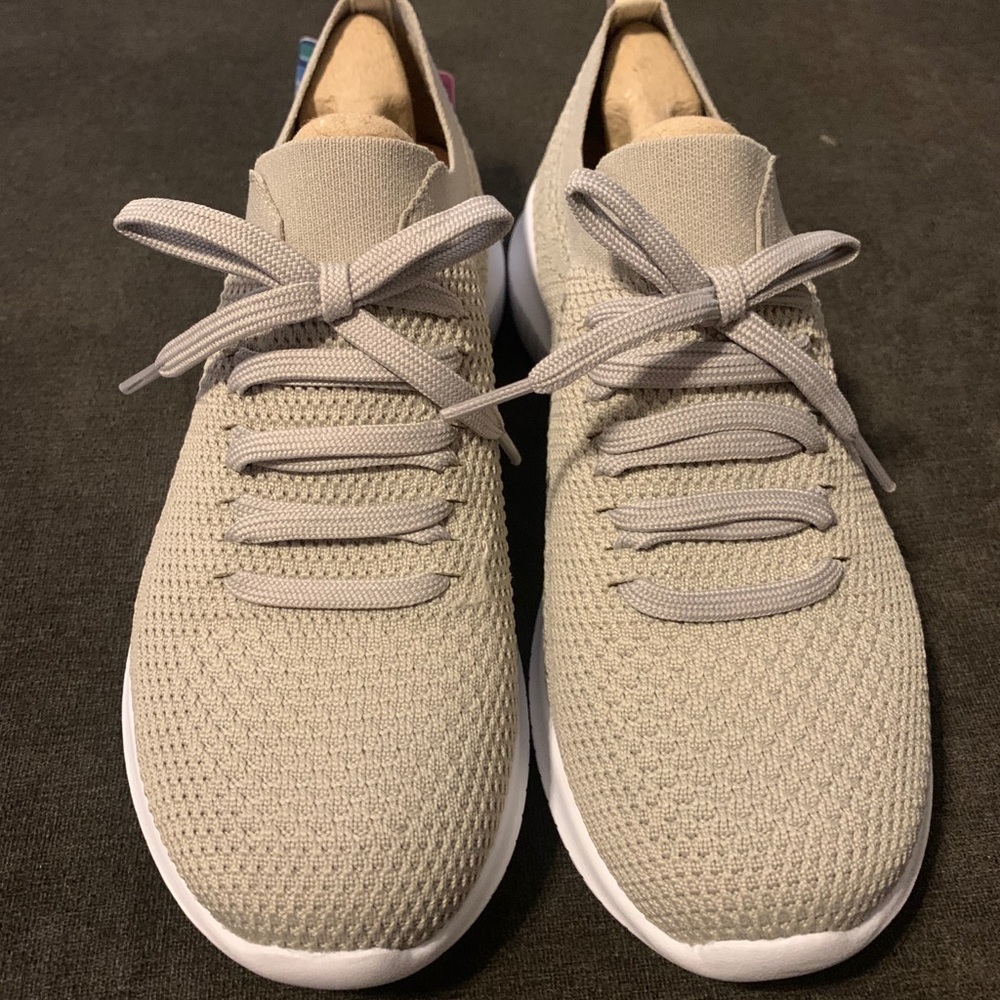 Sketcher ultra flex tennis shoe